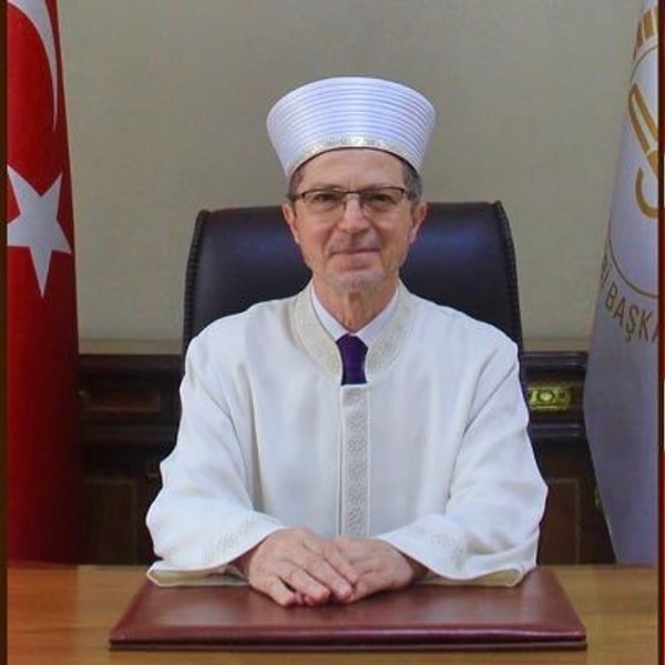 Sakarya Müftüsü Hasan Başiş ise “Burası Diyanet'e ait bir kurs ve bizim kontrolümüzde. Çocukların eğitimini ise biz veriyoruz. Bu bina, vakfa ait. Benzer birçok vakıfla böyle ortak Kur'an kursları açtık. Onlar kursun yalnızca yemek, temizlik gibi hizmetlerini bu vakıf yürütüyor. İaşesini sağlıyor" dedi.