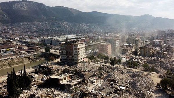 Hatay'ın kültürel zenginliğini ve hoşgörüsünü tüm dünyaya tanıtan 200 kişilik koronun geride kalan üyeleri ise depremzedelere kapılarını açan Türkiye'nin farklı illerine dağıldı.