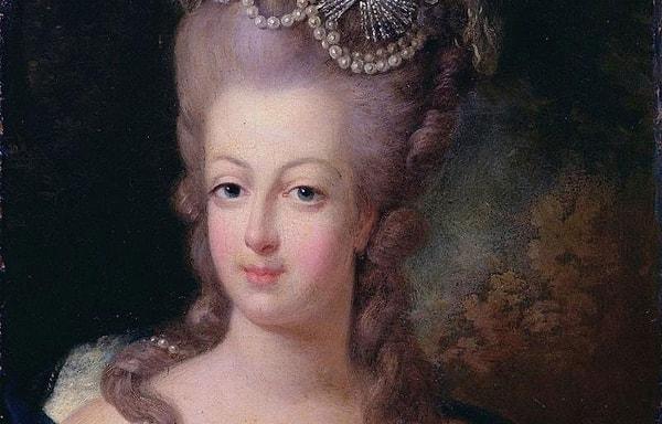 1. Marie Antoinett kişisel çikolata şefi olan, Viyanalı genç  bir prensesti. Portakal çiçekli sıcak çikolatayı sevmesiyle ünlüydü.