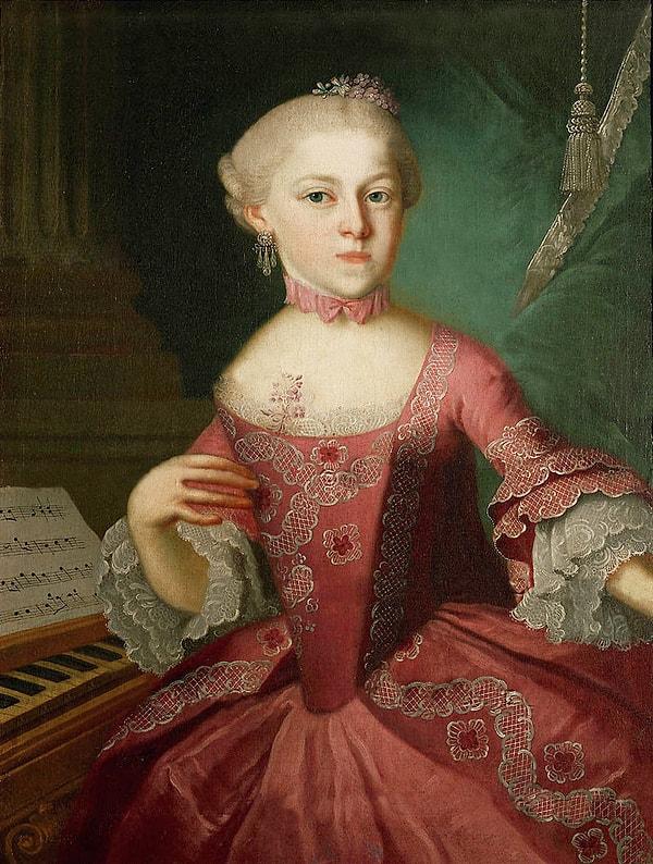 2. Wolfgang Mozart'ın kendisi kadar yetenekli olan Maria Anna Mozart adında müzik dehası bir kız kardeşi vardı.