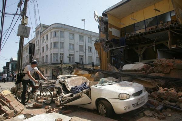 Peki dünya eksenini dahi oynattığı tahmin edilen ve 1 milyon insanın evlerinden ayrılmasına neden olan bu kuvvetli depremde can kaybı nasıl oldu dersiniz? Nihai tahminlere göre 723 kişi hayatını kaybetti.
