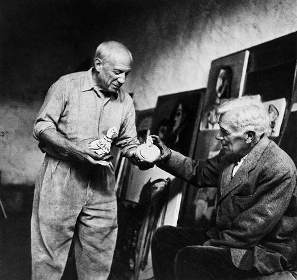 Pablo Picasso ve Georges Braque ilk kez 1905'te bir araya geldi ancak Picasso'nun Braque'ye ilk Kübist resim olarak kabul edilen Les Demoiselles d'Avignon'u (Avignonlu Kızlar) göstermesi 1907'ye dayanır.