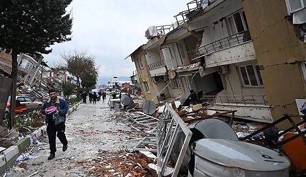 Bu sarsıntılardan kısa bir zaman sonra Hatay'ın Defne ve Samandağ ilçesinde 6.9 ve 5.8 büyüklüğünde iki deprem daha yaşandı.