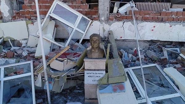 Binanın güçlendirme yapılmasına rağmen yıkıldığını söyleyen Mehmet Mergan, “Burada en büyük doğal afet olarak deprem oldu ama doğal afetlerden biri de öğrencilerimiz kurtardı.”