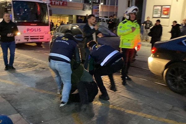 Kızılay'ın çadırları parayla satmasına tepki göstermek isteyen TİP üyeleri ise protesto yürüyüşü düzenlemek istediler.