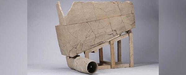 Çin'deki arkeologlar, şimdiye kadar bilinen en eski sifonlu tuvaleti buldu.