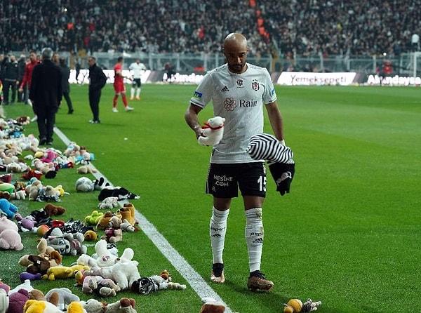 3 puanı uzatmalarda kaçırdığı penaltıyla kaybeden Beşiktaş, Antalyaspor'la 0-0 berabere kaldı. Ancak bu sefere basına yansıyan başlıklar maçın sonucuyla ilgili olmadı.