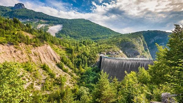 3. Vajont Barajı, İtalya - 235 metre