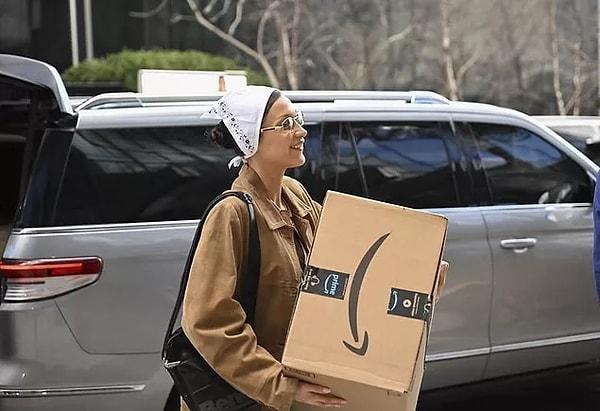 Following her post, Bella Hadid took action and visited Turkevi, a Turkish cultural center in New York, to deliver aid parcels for the earthquake victims.
