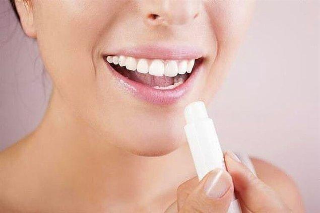 2. You can choose lip moisturizers that contain beeswax.