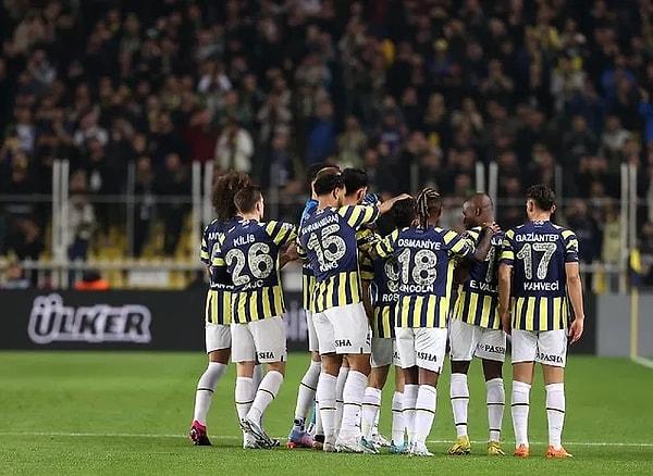 Süper Lig'in ertelenen 14. haftası Fenerbahçe ve Konyaspor karşılaşmasıyla başladı. Evinde Konyaspor'u ağırlayan Kanarya 4-0'lık galibiyet elde etti.