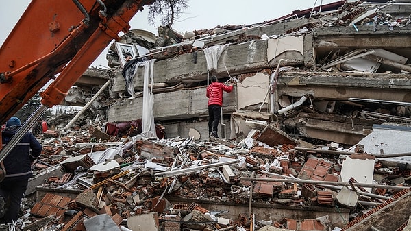 Yalnızca Kahramanmaraş ve aynı fay hattı üzerinde bulunan diğer illerde değil, Türkiye'nin pek çok bölgesinde peşi sıra depremlerin meydana gelmesi vatandaşları endişelendirmeye başladı.