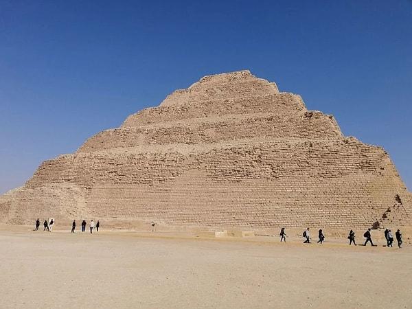 22. Basamaklı piramit