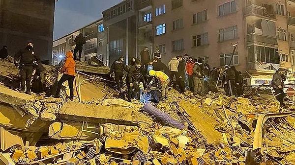 Kahramanmaraş'ta üst üste yaşanan depremler binlerce insanımız hayatını kaybetmesine, milyonlarca kişinin de evsiz kalmasına neden oldu.