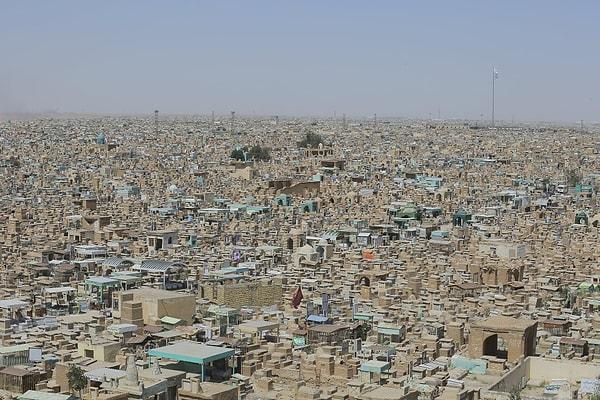 6. Wadi -Al-Salam, diğer bir adıyla Huzur Vadisi, 6 milyondan fazla mezarın olduğu dünyanın en büyük mezarlığıdır.