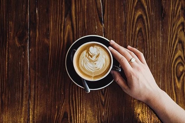 Flat white coffee is among the increasingly popular coffees we have started to see on café menus. Due to the similarities between lattes and flat white coffees, it is often described as "a smaller latte," but this is not entirely correct.