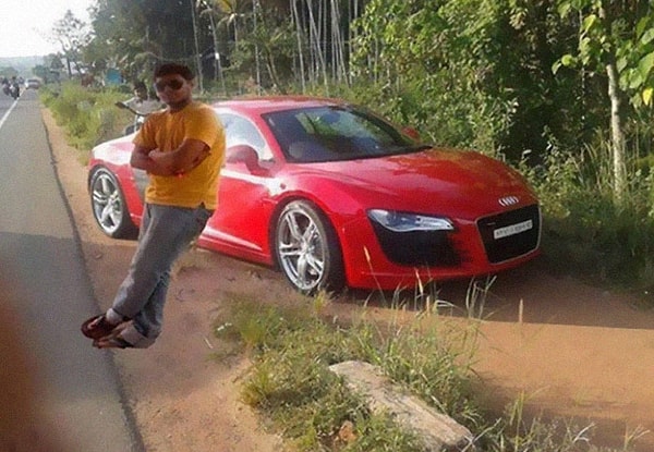 16. Когда нет денег на дорогое авто, но аватарка в соцсети все равно нужна: