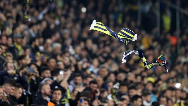 25 Şubat Cumartesi günü evinde Konyaspor'u konuk eden Fenerbahçe tribünleri karşılaşmadan hemen önce 'Hükümet istifa!' sloganlarıyla yankılandı.