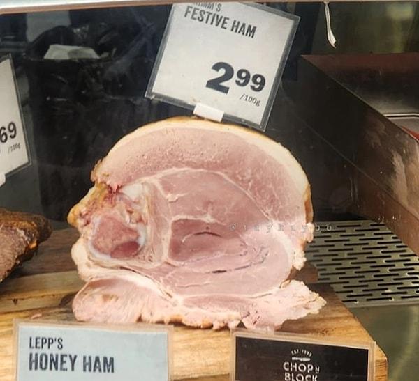 10. "Markette karşıma çıkan domuz eti insan kafasını andırıyordu."