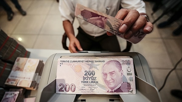 Yasanın Resmi Gazete'de yayımlanmasıyla birlikte başvuru süreci başlayacak. Düzenleme ilk etapta yaklaşık 2 milyon 250 bin kişinin emekli olmasını sağlayacak.