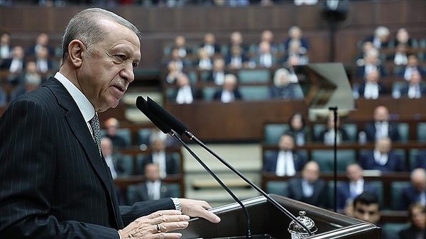 Cumhurbaşkanı Erdoğan, bugün AK Parti TBMM Grup Toplantısı'nda seçim tarihi tartışmalarıyla ilgili iddialara nokta koydu.