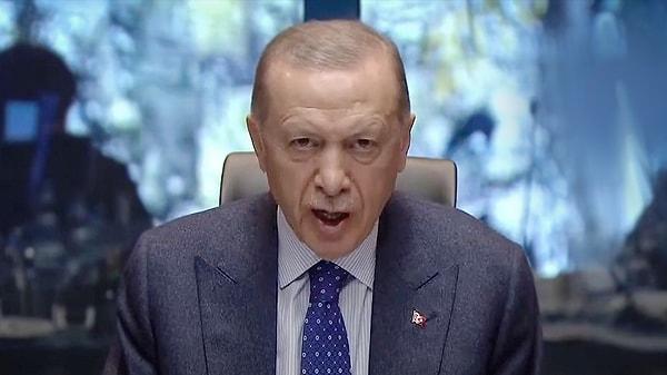 1. Cumhurbaşkanı Recep Tayyip Erdoğan, deprem bölgesindeki eksiklikleri eleştirenlere, "Haysiyetsiz, namussuz, şerefsiz" dedi.