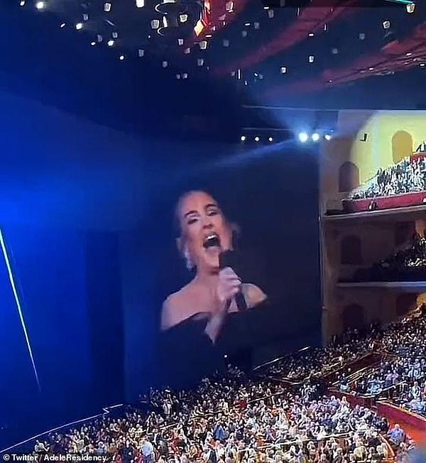 Başarılı şarkıcı Adele, Vegas'taki konserinde söylediği bir şarkıyı sevgilisi Rich Paul'a armağan edecek kadar da romantik biri!