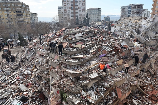 Tüm ülkemizi yasa boğan ve 10 ilimizde meydana gelen deprem afeti dış basında da ses getirdi.