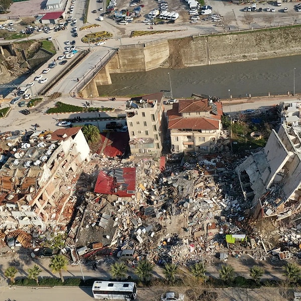 Kaliforniya'nın yakın tarihinde ülkemizde yaşanan afet kadar güçlü yalnızca iki deprem meydana geldi.