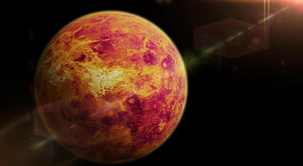 Güneş'in arkasındaki gezegen Ay ya da Venüs ise duygular ön planda olacaktır. Venüs bu hayatta aşk ve ilişkiler temasını yaşayacağını gösterir.