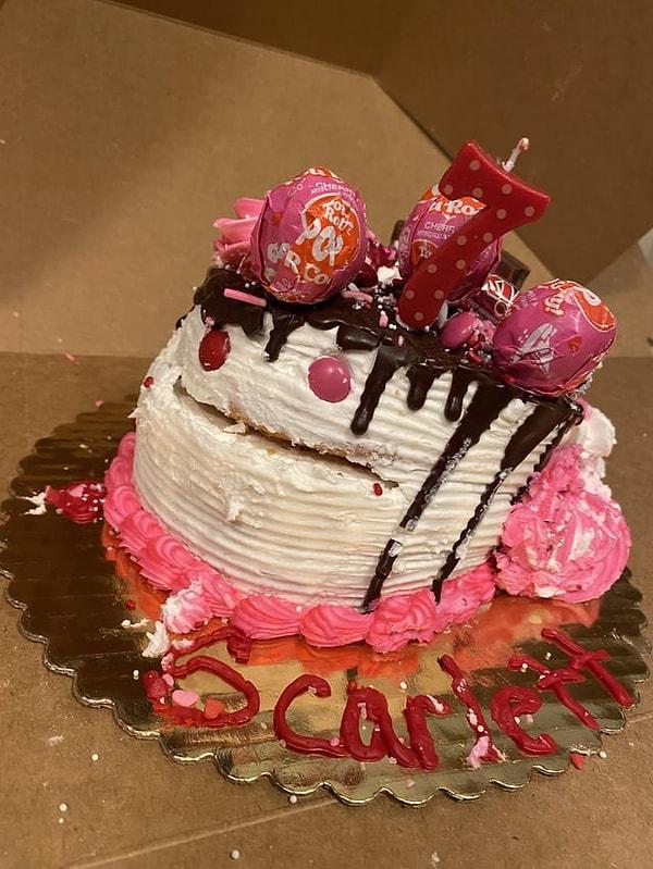 13. "Kızımın doğum günü pastası yıkılmıştı ama bir şekilde kurtardık!" 👍