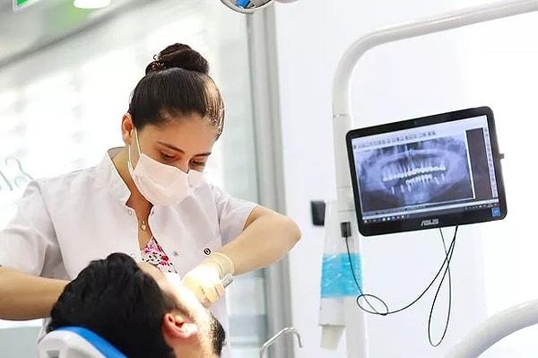 Kaliforniya'da bulunan Kind Smiles kliğinin diş hekimi Dr. Gary Liu, grip ve boğaz ağrısı gibi enfeksiyonlardan sonra diş fırçanızı değiştirmeniz gerektiğini öneriyor.