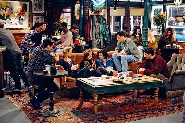 Friends'in yapımcıları dahil hiç kimse bu dizinin tüm zamanların en sevilen televizyon dizilerinden birine dönüşerek tekrar tekrar izlenmesini beklemiyordu.
