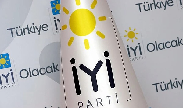 Millet İttifakı'nın 'ortak anlayışa ulaştık' açıklaması ve pazartesi cumhurbaşkanı adayı konusunda nihai kararı açıklayacaklarını duyurmalarının ardından gecenein en dikkat çeken paylaşımı İyi Partili Ümit Dikbayır'dan geldi.