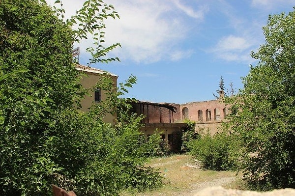 Konakta yangın sonrası hiçbir bakımın yapılmaması da, en az yıkılması kadar üzücü.