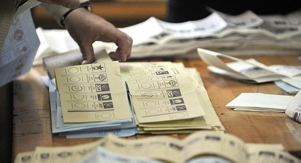 Cumhur İttifak'nın oy oranı %51,64, Millet İttifakı'nın oy oranı ise %37,57 olarak kayıtlara geçti.