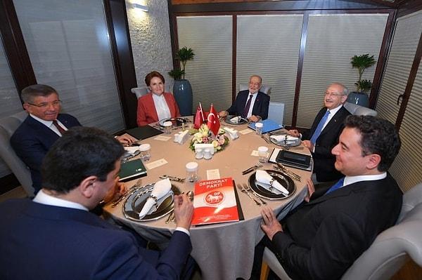 Türkiye, 14 Mayıs genel seçimlerine hazırlanırken, muhalefet temsilcilerinin uzun süredir görüşme yaptıkları 6'lı masada 2 Mart akşamı aday görüşmeleri nihayete erdi. Kulis bilgilerine göre CHP Genel Başkanı Kemal Kılıçdaroğlu'nun adaylığı üzerinde duruldu.
