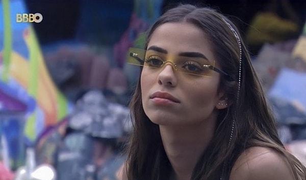 Alves, Big Brother'ın Brezilya versiyonunda görünürken 31 yaşındaki futbolcudan kız kardeşi Keyt'i de içeren uygunsuz bir teklif aldığını iddia etti.
