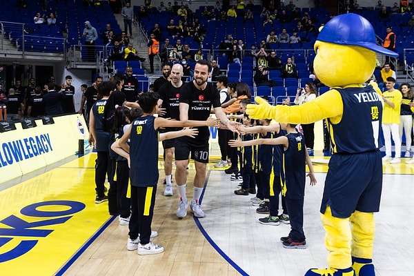 Fenerbahçe Beko, THY EuroLeague'de sahasında İtalyan ekibi Virtus Bologna ile karşı karşıya geldi.