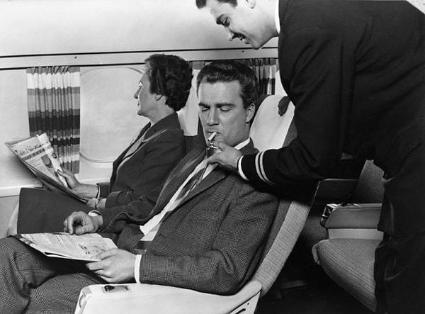 2. Eskiden uçaklarda sigara içilebiliyordu.