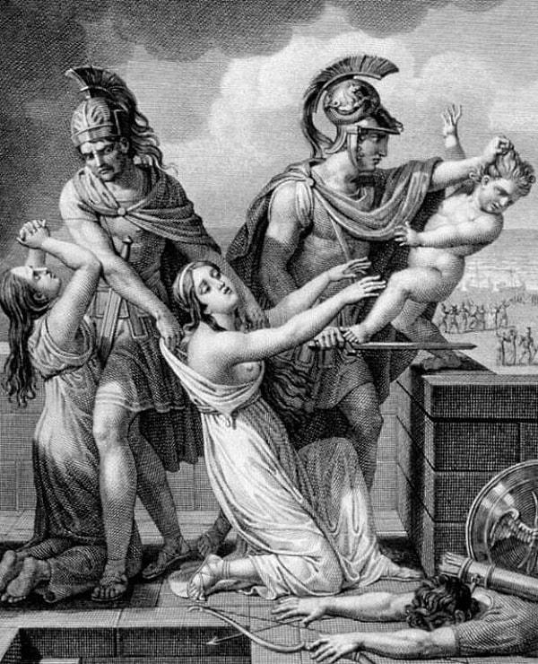 11. Antik Yunanlılar, kız çocuklarının öldürülmesinin sorun olmadığını düşünüyorlardı.