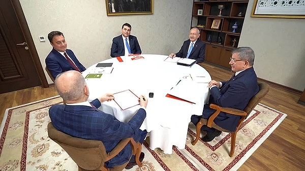 Millet İttifakı'nda CHP, Saadet Partisi, Demokrat Parti, DEVA Partisi ve Gelecek Partisi bugün İYİ Parti olmadan 'Beşli Masa' olarak bir araya geldi.