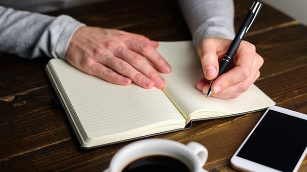 1. Каждый год в мире при использовании оборудования, предназначенного для правшей, умирает 2500 левшей.