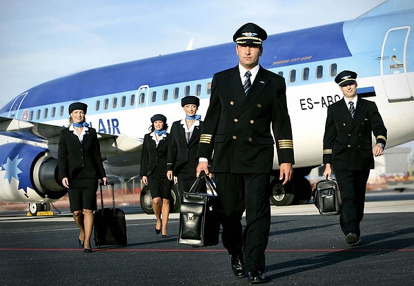 15. 40% пилотов коммерческих авиалиний засыпают во время полета, а просыпаясь, видят, что их второй пилот тоже спит.