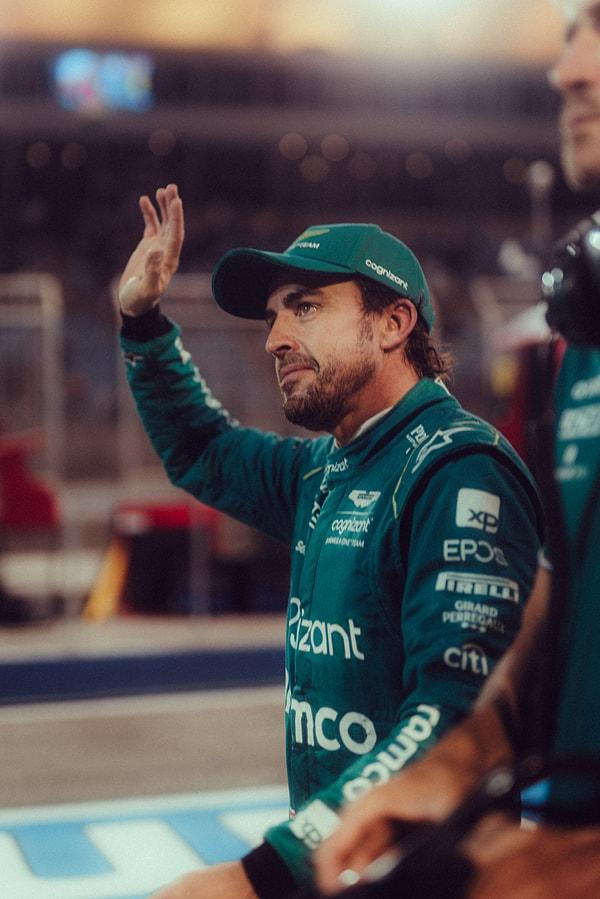 Bu sezon Aston Martin ile yarışan Fernando Alonso ise yarışı 3. tamamlayarak tüm Formula 1 izleyenleri sevindirdi. Alonso pist üstünde Hamilton'ı ve Carlos Sainz'ı geçmeyi başardı.