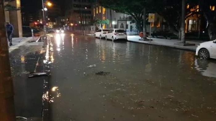 İskenderun'da Deniz Seviyesi Yükseldi