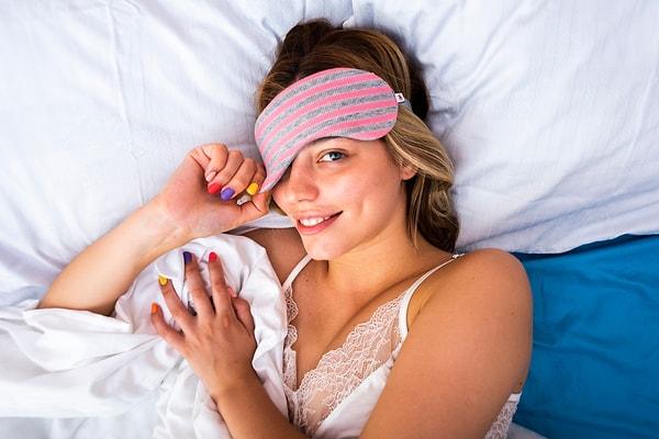 İngiltere, ABD ve İtalya'dan araştırmacılar, uyurken göz bandı kullanmanın yararlarını keşfetti.