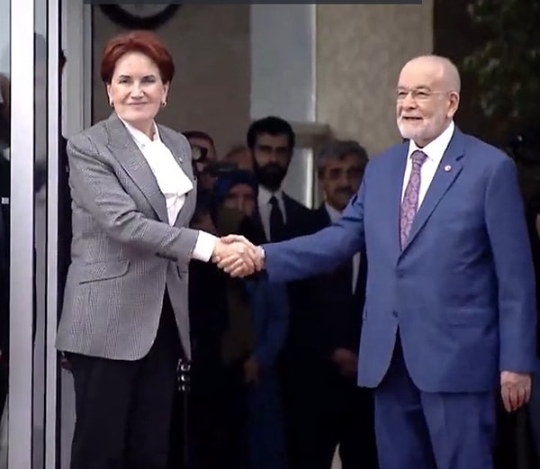 İYİ Parti lideri Meral Akşener, masa toplantısına katılmak için Saadet Partisi Genel Merkezi'ne geldi.