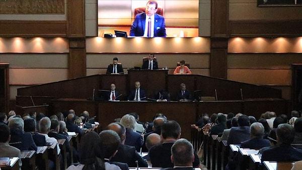 311 üyesi olan İstanbul Büyükşehir Belediyesi Meclisi'nde Cumhur İttifakı üyesi AK Parti'nin 175, MHP'nin 4 sandalyesi var. Mecliste, Millet İttifakı üyesi CHP 119, İYİ Parti ise 12 sandalyeye sahip. Bir üye ise bağımsız.
