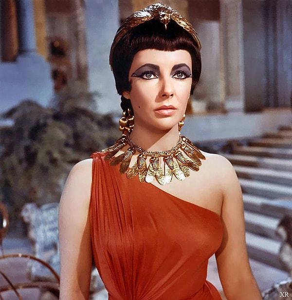 19. Kleopatra Mısırlı değildi.